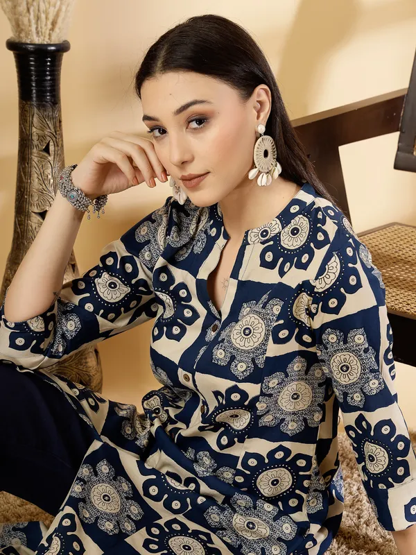 Navy_Blue_Viscose_Floral_Printed_Kurta