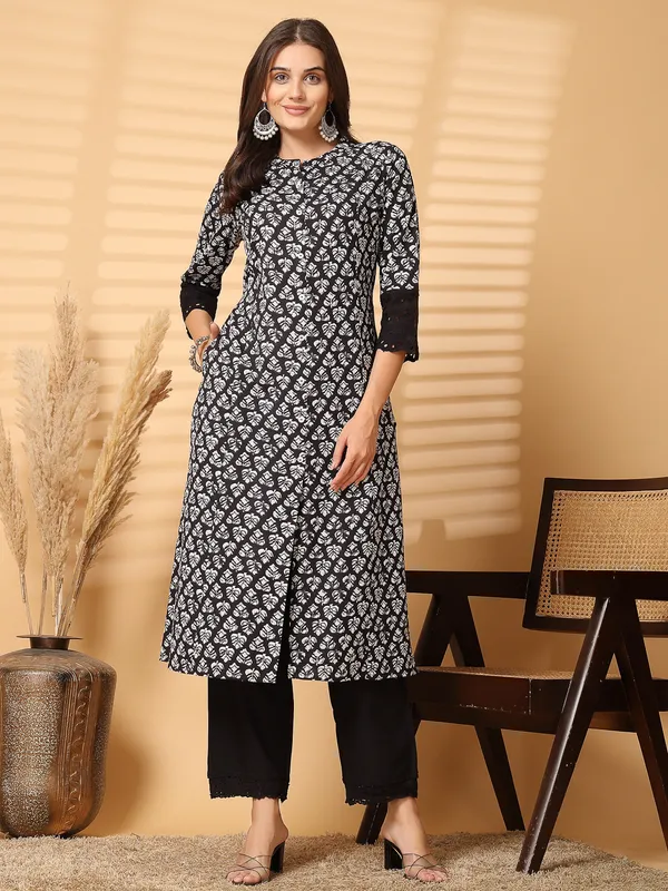 Black_Cotton_Regular_A-Line_Printed_Cutwork_Sleeve_Kurta_for_Women