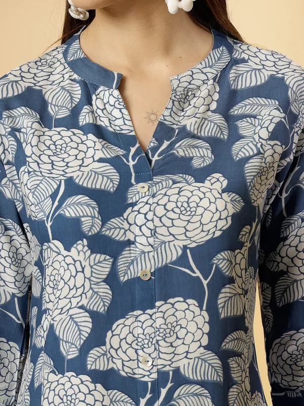 Blue_Viscose_Floral_Printed_Kurta