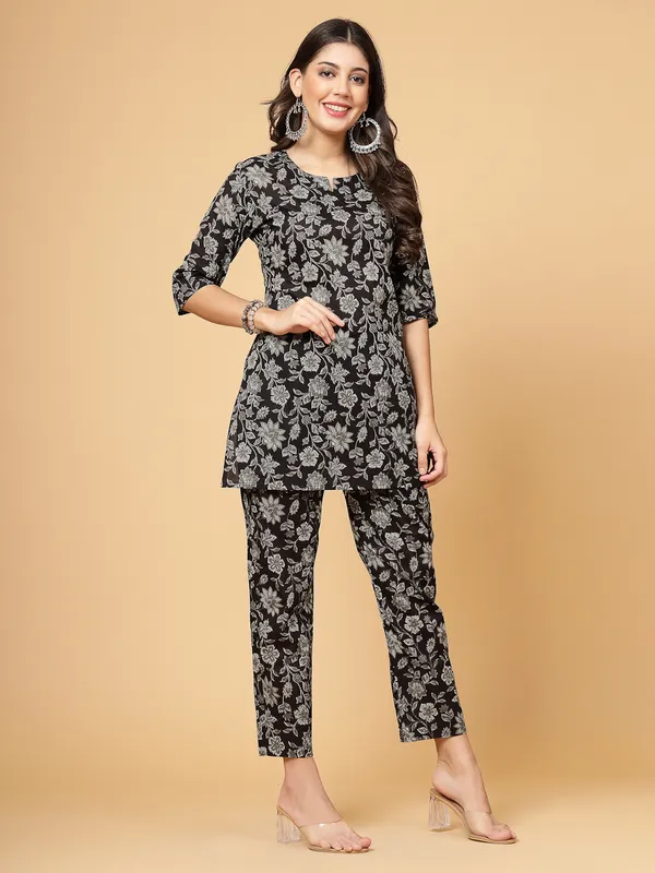 Black_Cotton_Printed_Night_Suit_Top_and_Pyjama_Set