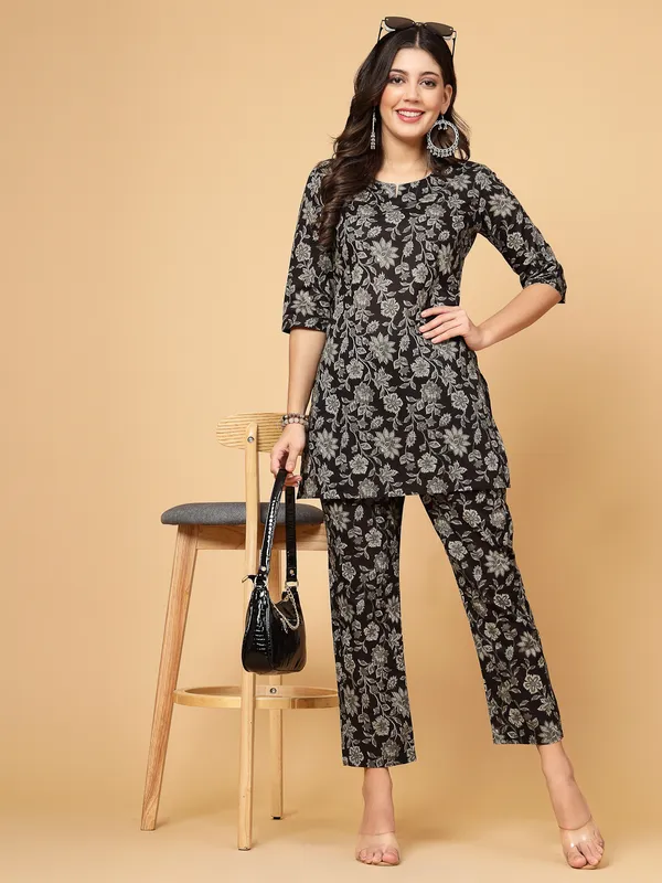 Black_Cotton_Printed_Night_Suit_Top_and_Pyjama_Set