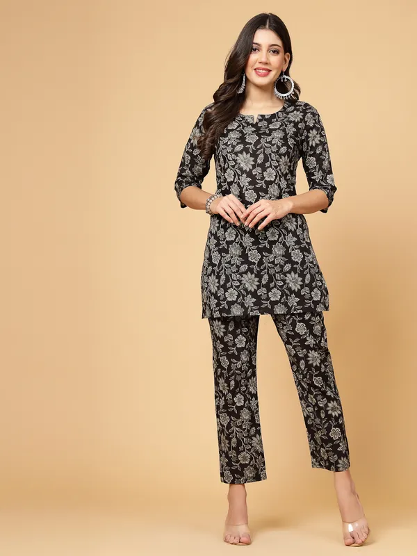 Black_Cotton_Printed_Night_Suit_Top_and_Pyjama_Set