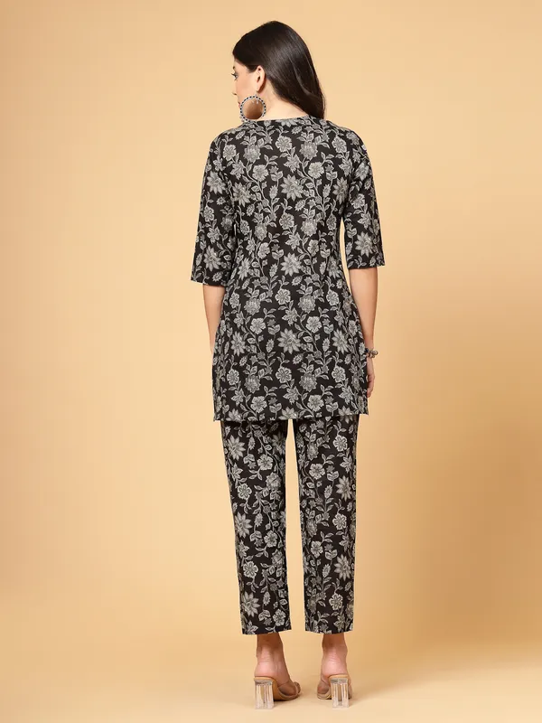 Black_Cotton_Printed_Night_Suit_Top_and_Pyjama_Set