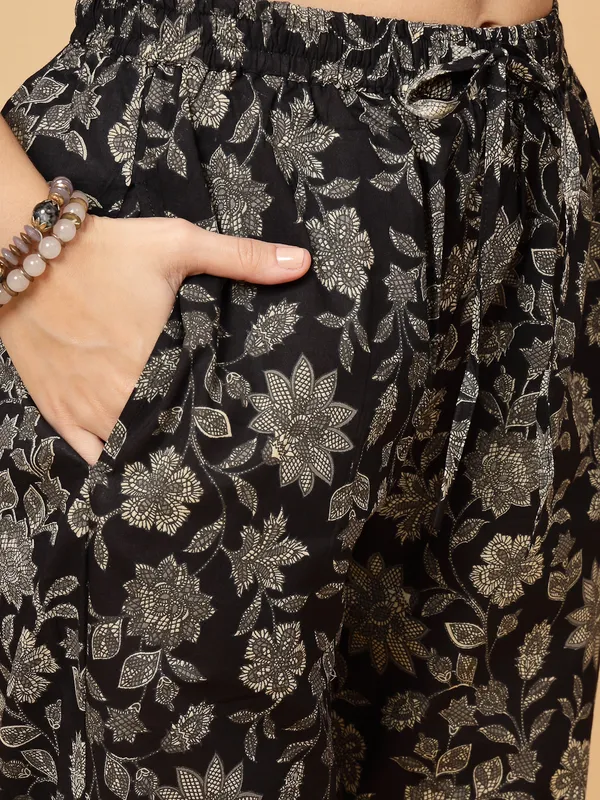 Black_Cotton_Printed_Night_Suit_Top_and_Pyjama_Set