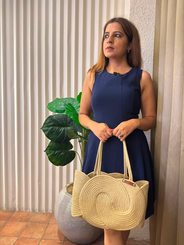 Cotton_rope_boho_fancy_handbag_stlish_handmade_.Handmade_cotton_cored_corssbody_Bags_small_purse_with_gold_chain_strap_and_strap_and_clasp,_Elegant_shoulder_bag,