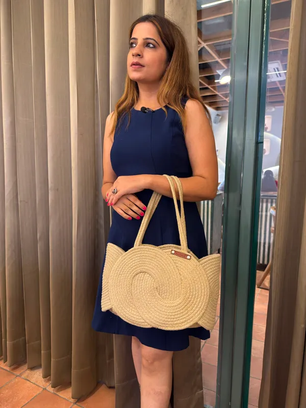 Cotton_rope_boho_fancy_handbag_stlish_handmade_.Handmade_cotton_cored_corssbody_Bags_small_purse_with_gold_chain_strap_and_strap_and_clasp,_Elegant_shoulder_bag,