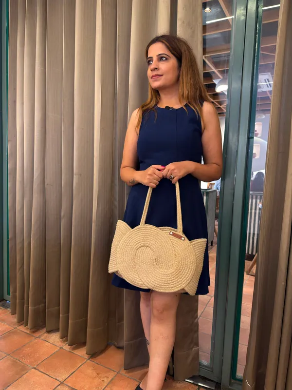 Cotton_rope_boho_fancy_handbag_stlish_handmade_.Handmade_cotton_cored_corssbody_Bags_small_purse_with_gold_chain_strap_and_strap_and_clasp,_Elegant_shoulder_bag,