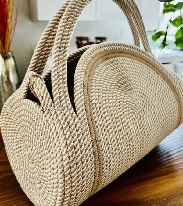 Cotton_Rope/_Jute_/Small_Dry_grass/Natural_Cane/Chic_Dry_Grass_Bag/Super_Area_Rugs/All_Natural_Soft_Jute_Braided_Hand-Woven_Rug_Natural_Black-Pink_Oval_Mat