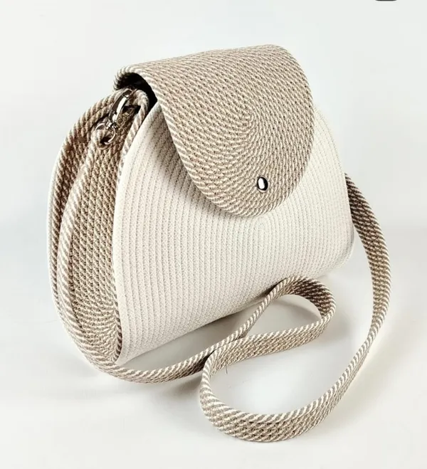 Bantrick_White_Handwoven_Jute_Tote_Bag_–_Eco-Friendly_Women’s_Handbag