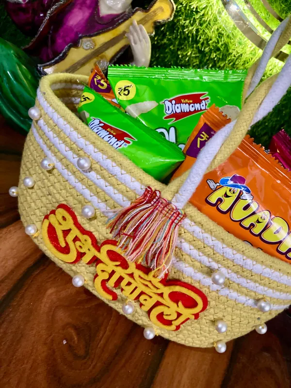 All_the_Cultures_Fabricating_India_Handmade_Small_Dry_/Natural_baskets/Chic_Dry__bag/handbag_from_India/carry_tote_bag_Sling_Bags_White-Crtoon/kids_baskets