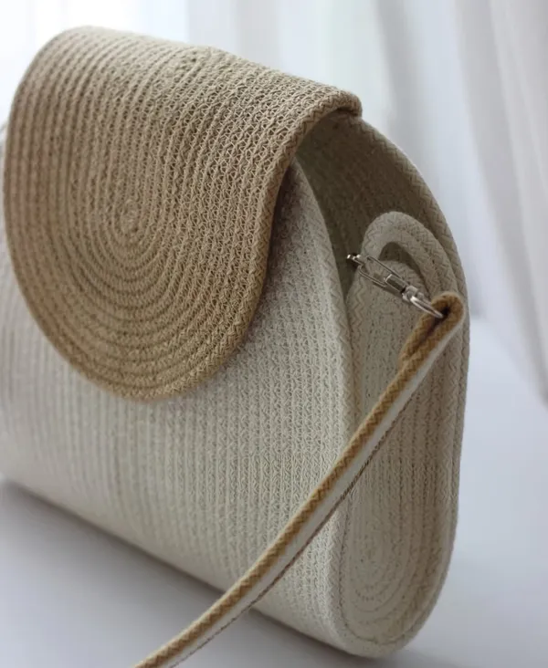 Cotton_Rope/_Jute_/Small_Dry_grass/Natural_Cane/Chic_Dry_Grass_Bag/Super_Area_Rugs/All_Natural_Soft_Jute_Braided_Hand-Woven_Rug_Natural_Black-Pink_Oval_Mat