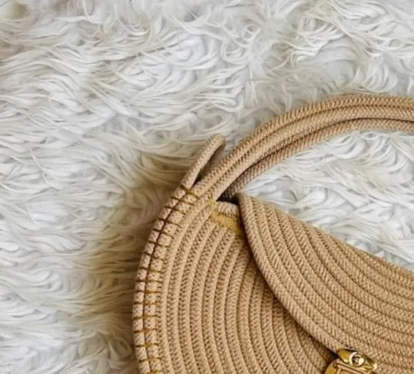 All_the_Cultures_Fabricating_India_Handmade_Small_Dry_/Natural_baskets/Chic_Dry__bag/handbag_from_India/carry_tote_bag_Sling_Bags_White-Crtoon/kids_baskets
