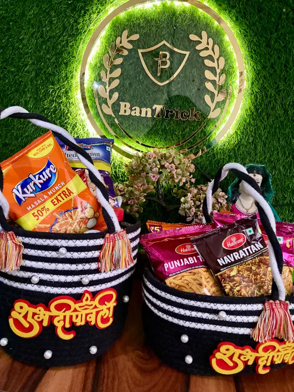 All_the_Cultures_Fabricating_India_Handmade_Small_Dry_/Natural_baskets/Chic_Dry__bag/handbag_from_India/carry_tote_bag_Sling_Bags_White-Crtoon/kids_baskets
