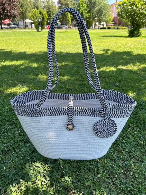 Ebony_&_Ivory_Stylish_Bag