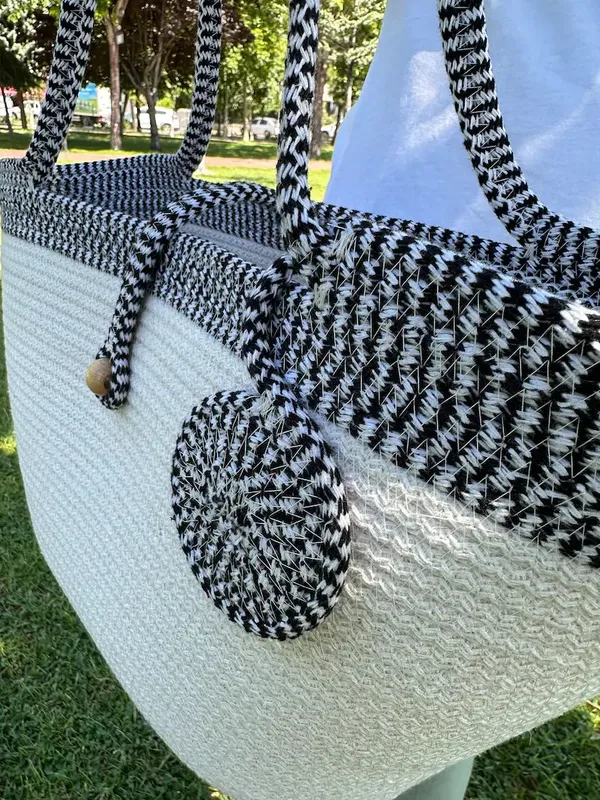 Ebony_&_Ivory_Stylish_Bag