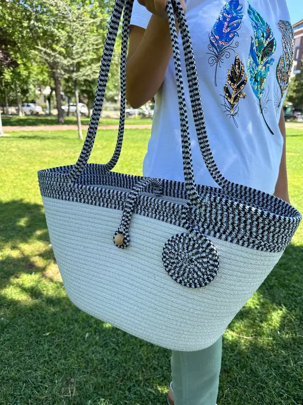 Ebony_&_Ivory_Stylish_Bag