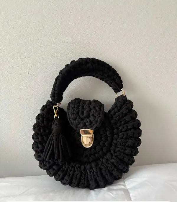 Bantrick_Black_Conch_Crochet_Bag