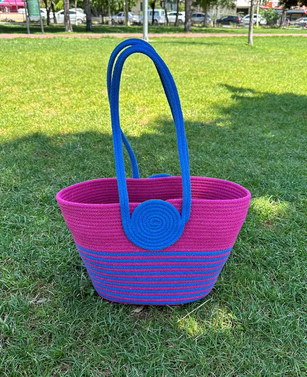 Vibrant_Striped_Shoulder_Tote_Bag