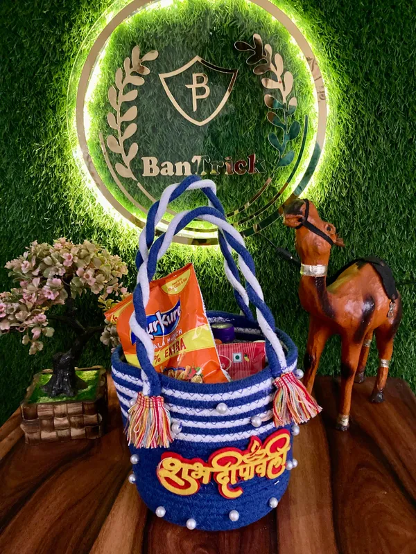 All_the_Cultures_Fabricating_India_Handmade_Small_Dry_/Natural_baskets/Chic_Dry__bag/handbag_from_India/carry_tote_bag_Sling_Bags_White-Crtoon/kids_baskets