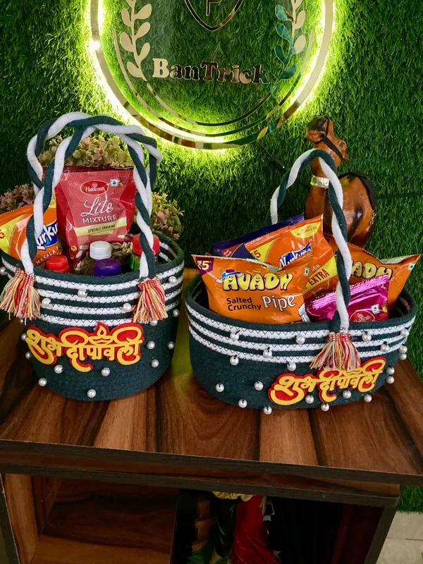 All_the_Cultures_Fabricating_India_Handmade_Small_Dry_/Natural_baskets/Chic_Dry__bag/handbag_from_India/carry_tote_bag_Sling_Bags_White-Crtoon/kids_baskets