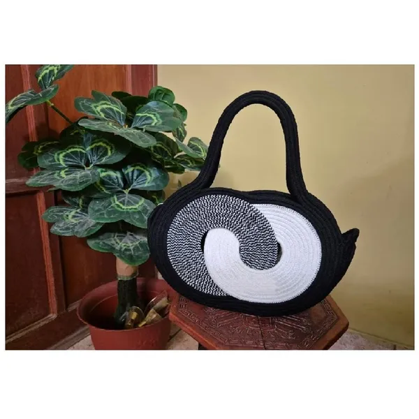 Handmade_cotton_cored_corssbody_Bags_small_purse_with_gold_chain_strap_and_strap_and_clasp,_Elegant_shoulder_bag,