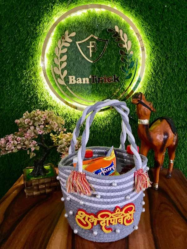 All_the_Cultures_Fabricating_India_Handmade_Small_Dry_/Natural_baskets/Chic_Dry__bag/handbag_from_India/carry_tote_bag_Sling_Bags_White-Crtoon/kids_baskets