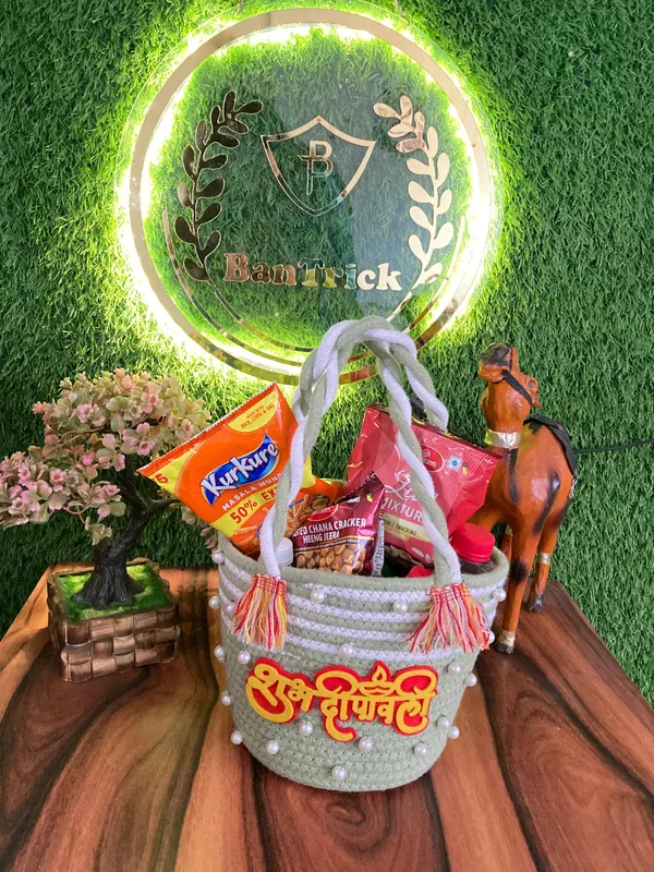 All_the_Cultures_Fabricating_India_Handmade_Small_Dry_/Natural_baskets/Chic_Dry__bag/handbag_from_India/carry_tote_bag_Sling_Bags_White-Crtoon/kids_baskets