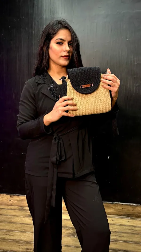 Elegant_Woven_Crossbody_Jute_Bag