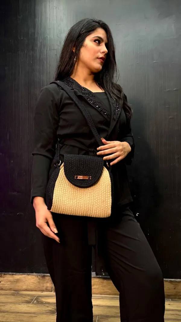 Elegant_Woven_Crossbody_Jute_Bag