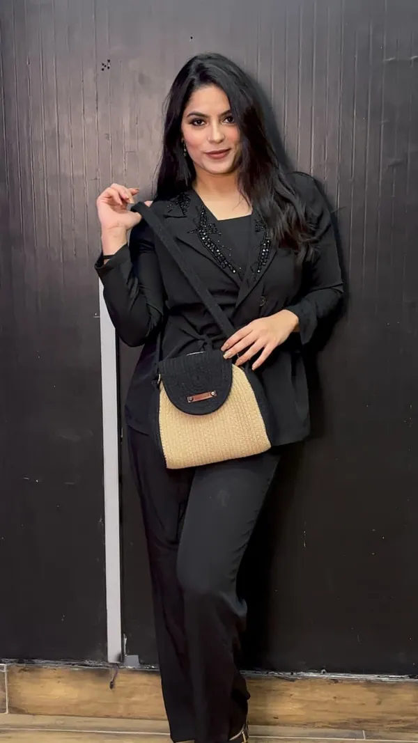 Elegant_Woven_Crossbody_Jute_Bag