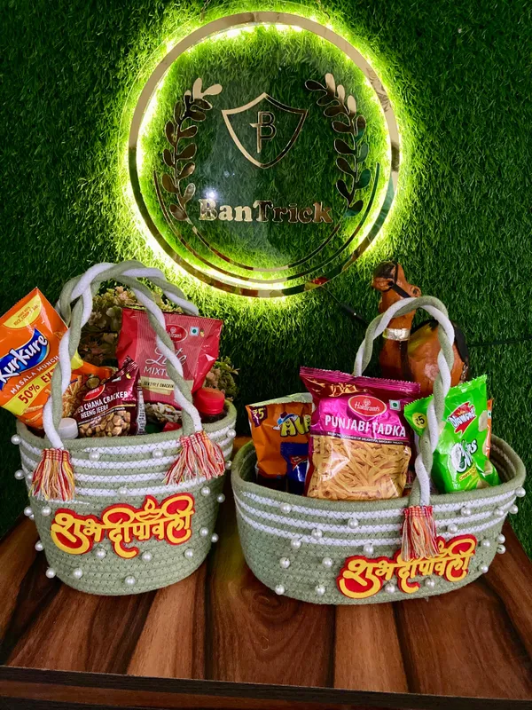 All_the_Cultures_Fabricating_India_Handmade_Small_Dry_/Natural_baskets/Chic_Dry__bag/handbag_from_India/carry_tote_bag_Sling_Bags_White-Crtoon/kids_baskets