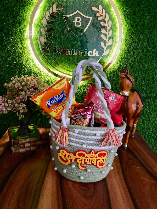 All_the_Cultures_Fabricating_India_Handmade_Small_Dry_/Natural_baskets/Chic_Dry__bag/handbag_from_India/carry_tote_bag_Sling_Bags_White-Crtoon/kids_baskets
