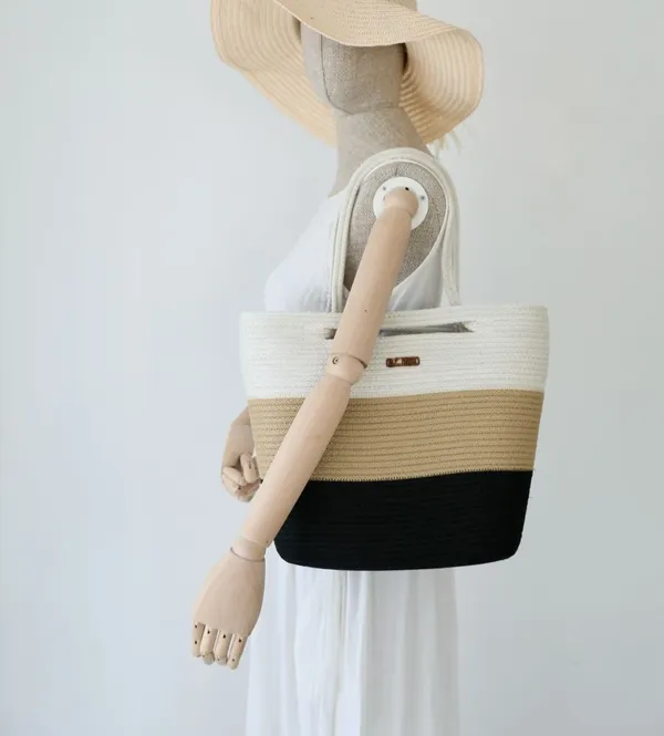 All_the_Cultures_Fabricating_India_Handmade_Small_Dry_/Natural_baskets/Chic_Dry__bag/handbag_from_India/carry_tote_bag_Sling_Bags_White-Crtoon/kids_baskets