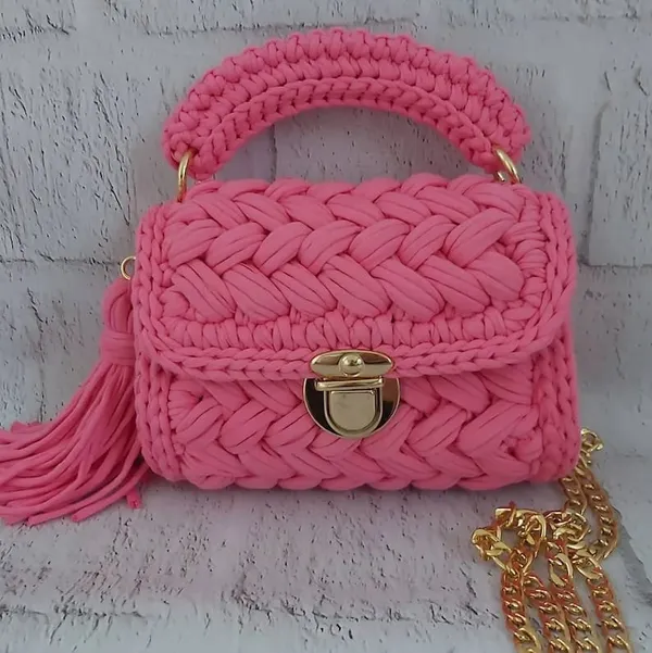 Bantrick_Pink_Handwoven_Jute_Tote_Bag_–_Eco-Friendly_Women’s_Handbag