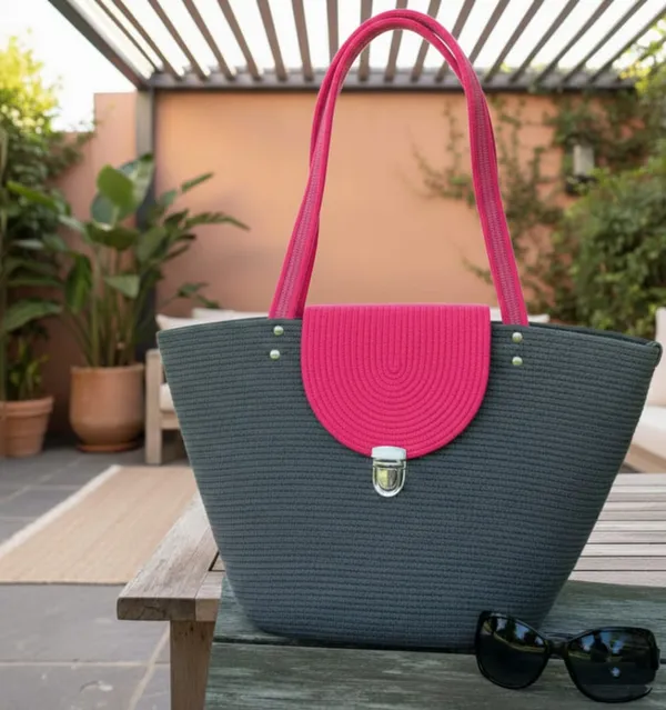 Cotton_rope_boho_fancy_handbag_stlish_handmade_.Handmade_cotton_cored_corssbody_Bags_small_purse_with_gold_chain_strap_and_strap_and_clasp,_Elegant_shoulder_bag,