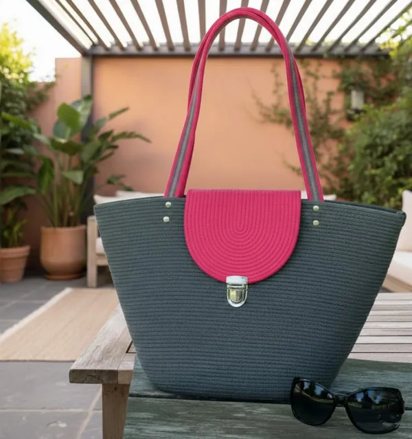 Cotton_rope_boho_fancy_handbag_stlish_handmade_.Handmade_cotton_cored_corssbody_Bags_small_purse_with_gold_chain_strap_and_strap_and_clasp,_Elegant_shoulder_bag,