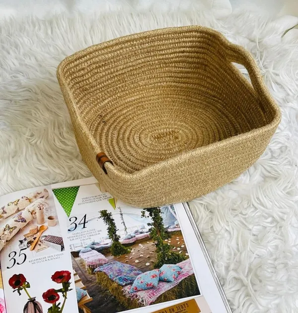 All_the_Cultures_Fabricating_India_Handmade_Small_Dry_/Natural_baskets/Chic_Dry__bag/handbag_from_India/carry_tote_bag_Sling_Bags_White-Crtoon/kids_baskets