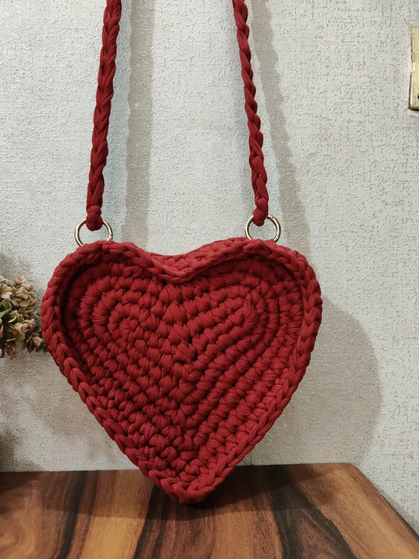Women's_Stylish_HandKnitted_t-shirt_tarn_Crochet_bag_Women_CUTE_FANCY_Bucket_Bag_Casual_Woven_Beach_Handbag_Handmade_Small_Dry_grass/Natural_Cane/Chic_Dry_Grass_bag/handbag_from_Manipur/carry_tote_bag_Sling_Bags_White-Crtoon