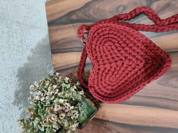 Women's_Stylish_HandKnitted_t-shirt_tarn_Crochet_bag_Women_CUTE_FANCY_Bucket_Bag_Casual_Woven_Beach_Handbag_Handmade_Small_Dry_grass/Natural_Cane/Chic_Dry_Grass_bag/handbag_from_Manipur/carry_tote_bag_Sling_Bags_White-Crtoon