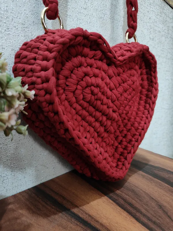 Women's_Stylish_HandKnitted_t-shirt_tarn_Crochet_bag_Women_CUTE_FANCY_Bucket_Bag_Casual_Woven_Beach_Handbag_Handmade_Small_Dry_grass/Natural_Cane/Chic_Dry_Grass_bag/handbag_from_Manipur/carry_tote_bag_Sling_Bags_White-Crtoon