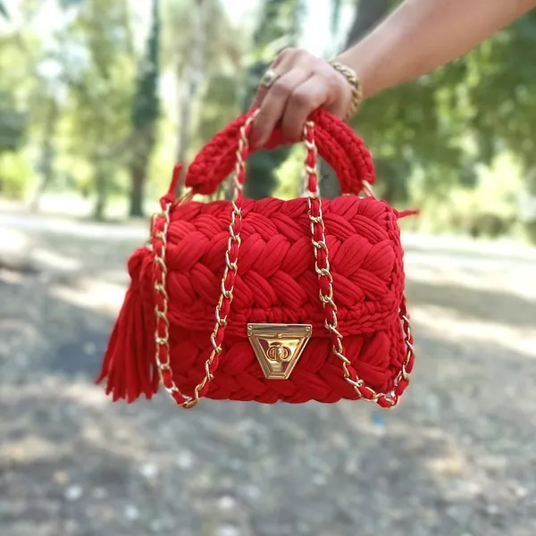 Bantrick_Red_Handwoven_Jute_Tote_Bag_–_Eco-Friendly_Women’s_Handbag
