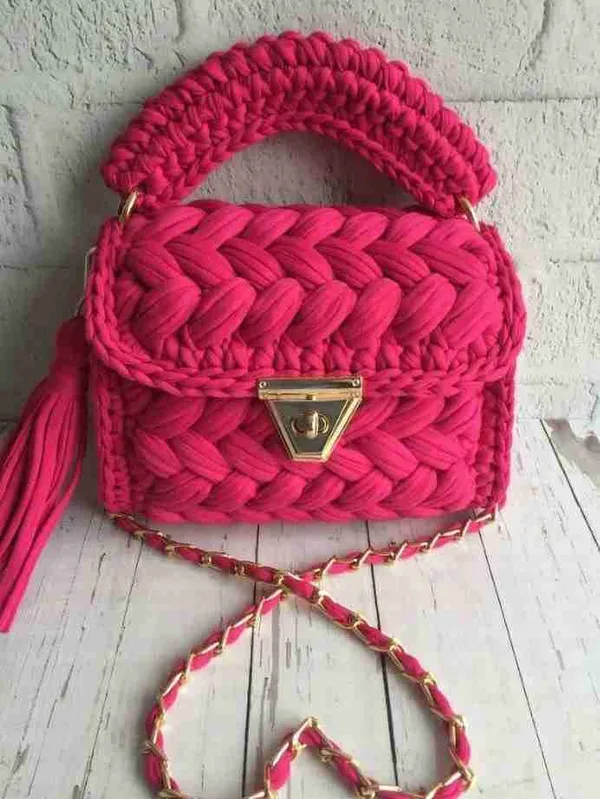 Bantrick_Red_Handwoven_Jute_Tote_Bag_–_Eco-Friendly_Women’s_Handbag