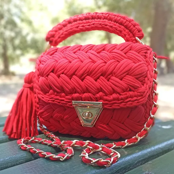 Bantrick_Red_Handwoven_Jute_Tote_Bag_–_Eco-Friendly_Women’s_Handbag