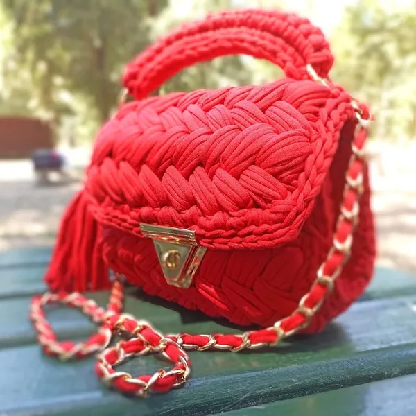Bantrick_Red_Handwoven_Jute_Tote_Bag_–_Eco-Friendly_Women’s_Handbag