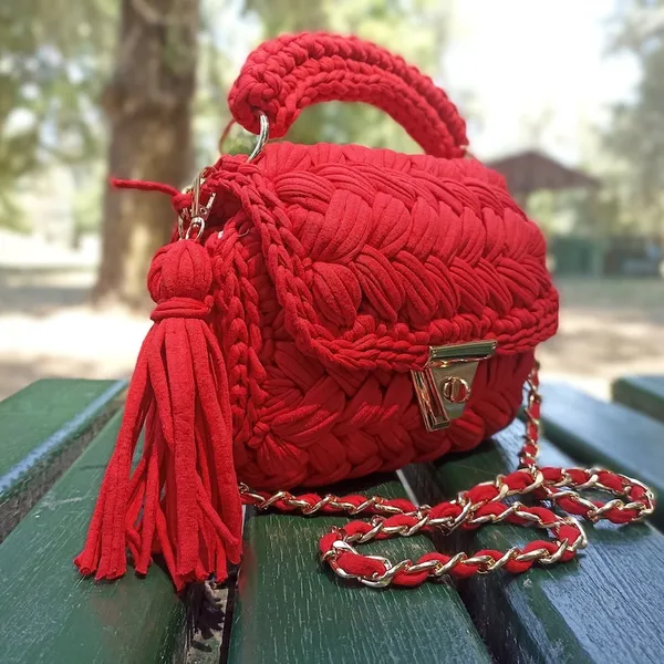 Bantrick_Red_Handwoven_Jute_Tote_Bag_–_Eco-Friendly_Women’s_Handbag