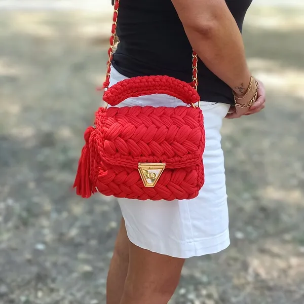 Bantrick_Red_Handwoven_Jute_Tote_Bag_–_Eco-Friendly_Women’s_Handbag