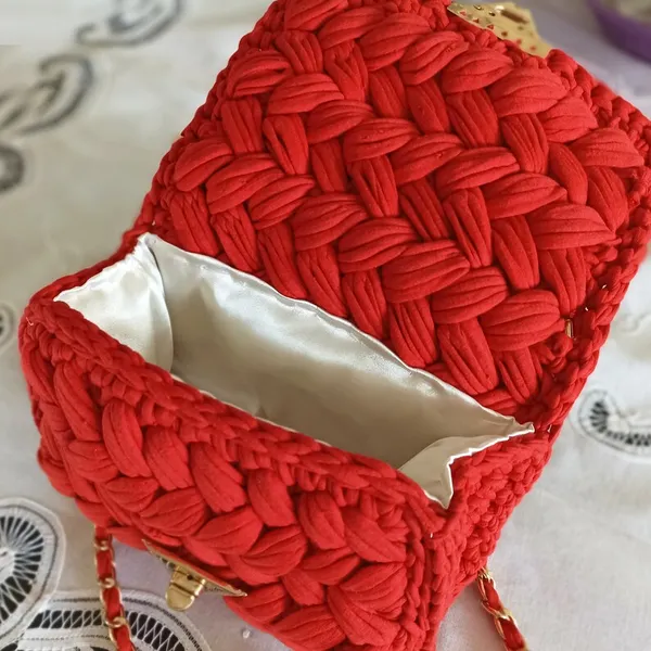Bantrick_Red_Handwoven_Jute_Tote_Bag_–_Eco-Friendly_Women’s_Handbag