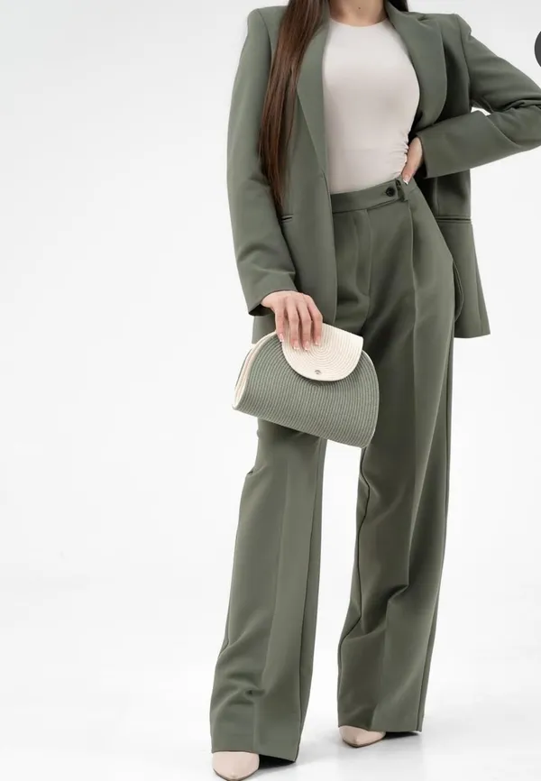 Elegant_Woven_Crossbody_Bag
