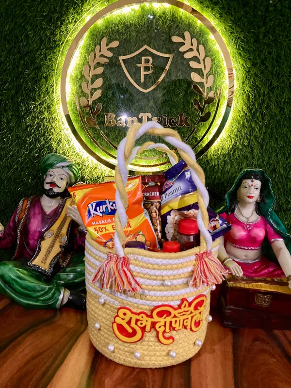 All_the_Cultures_Fabricating_India_Handmade_Small_Dry_/Natural_baskets/Chic_Dry__bag/handbag_from_India/carry_tote_bag_Sling_Bags_White-Crtoon/kids_baskets