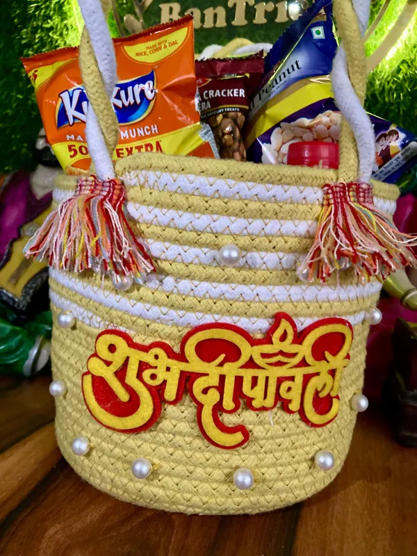 All_the_Cultures_Fabricating_India_Handmade_Small_Dry_/Natural_baskets/Chic_Dry__bag/handbag_from_India/carry_tote_bag_Sling_Bags_White-Crtoon/kids_baskets